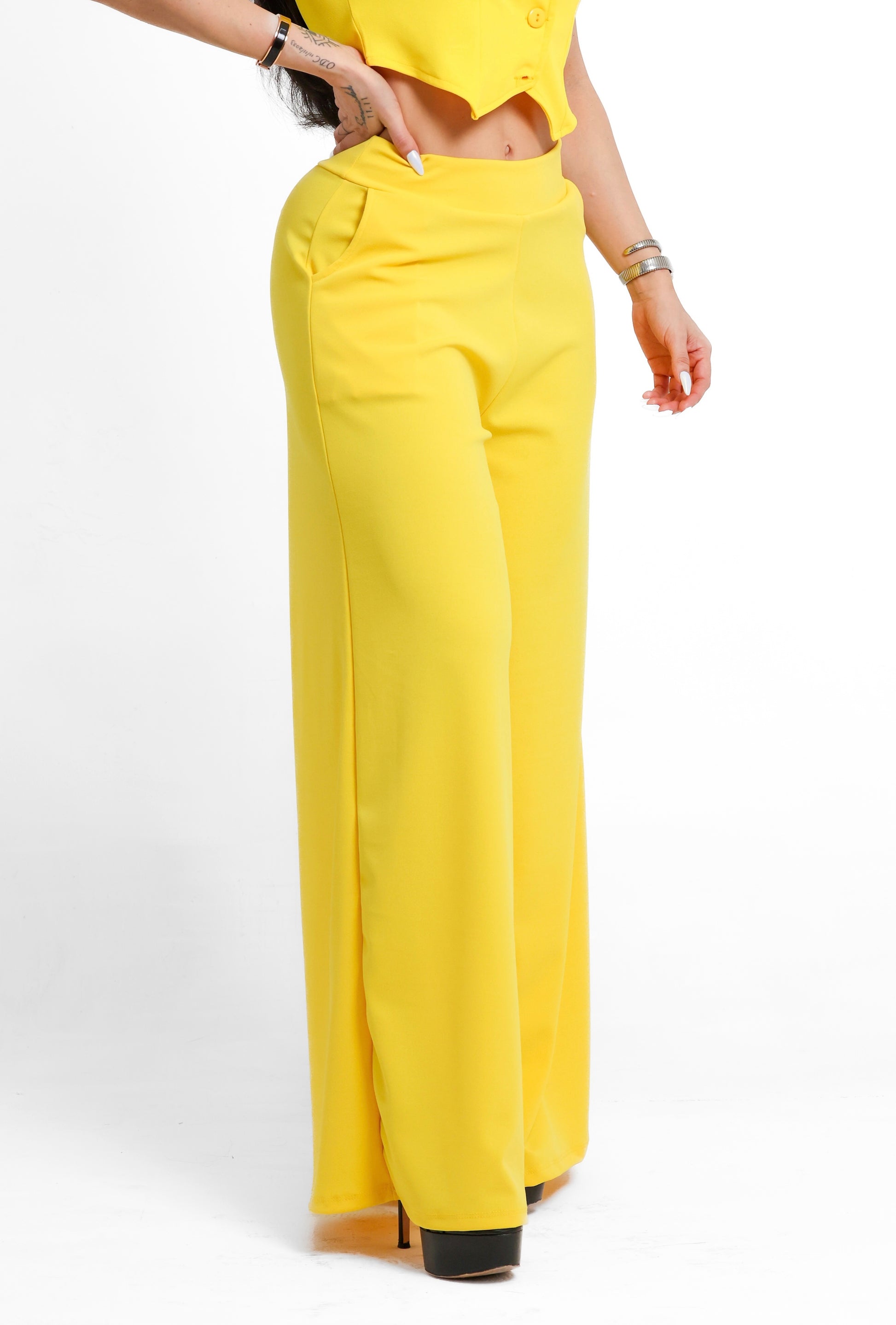 Pantalón acampanado