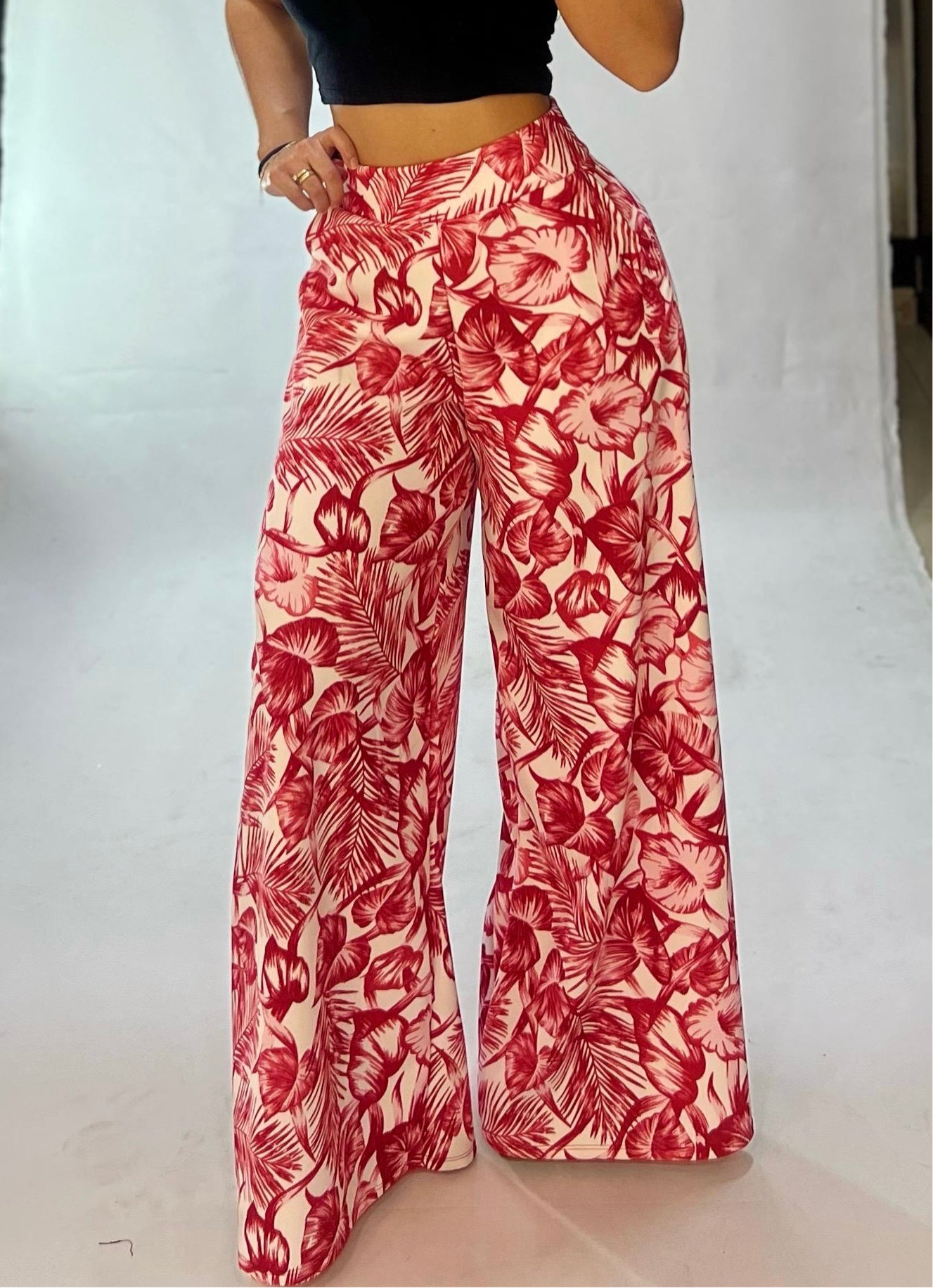 Pantalón acampanado floral rojo