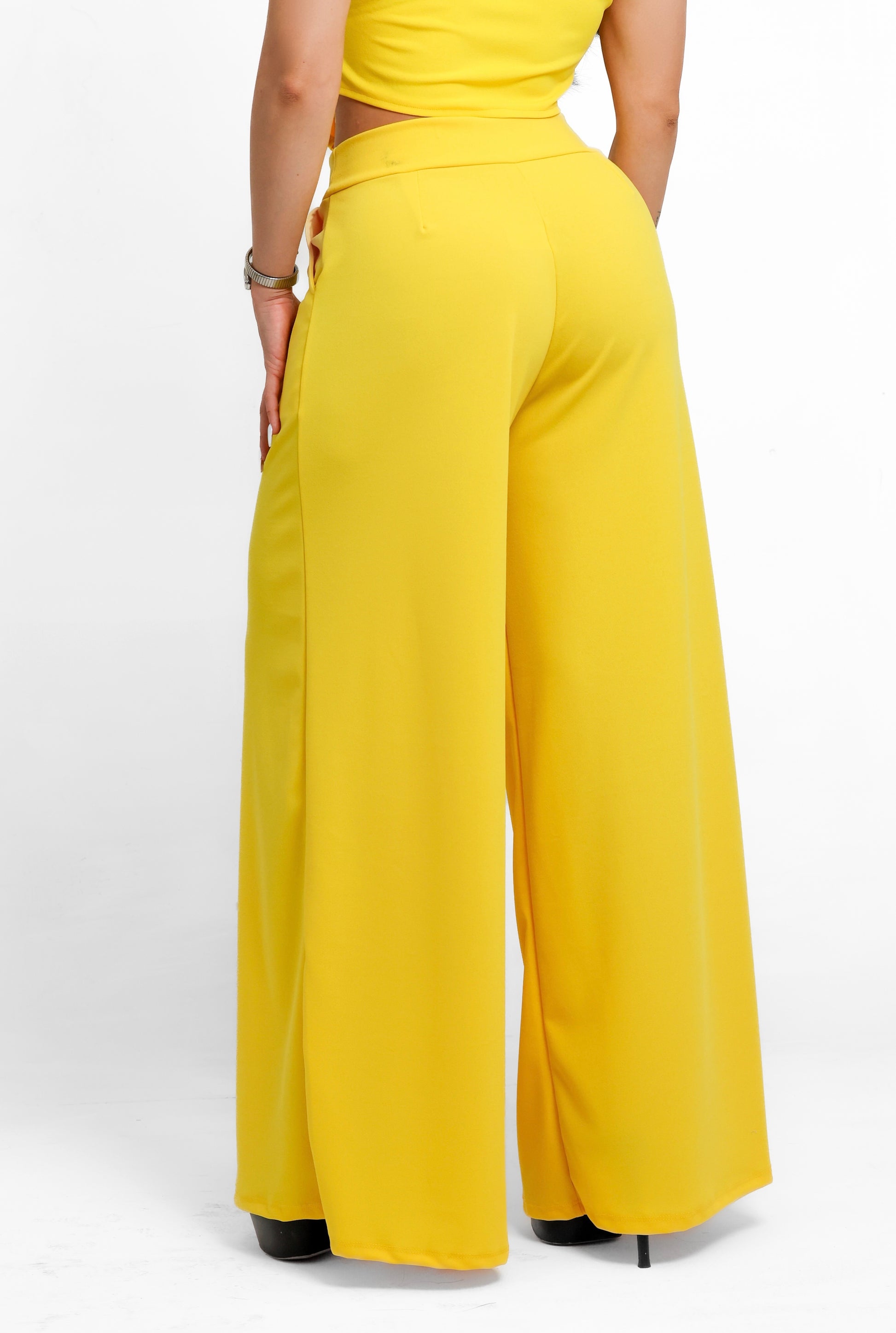 Pantalón acampanado